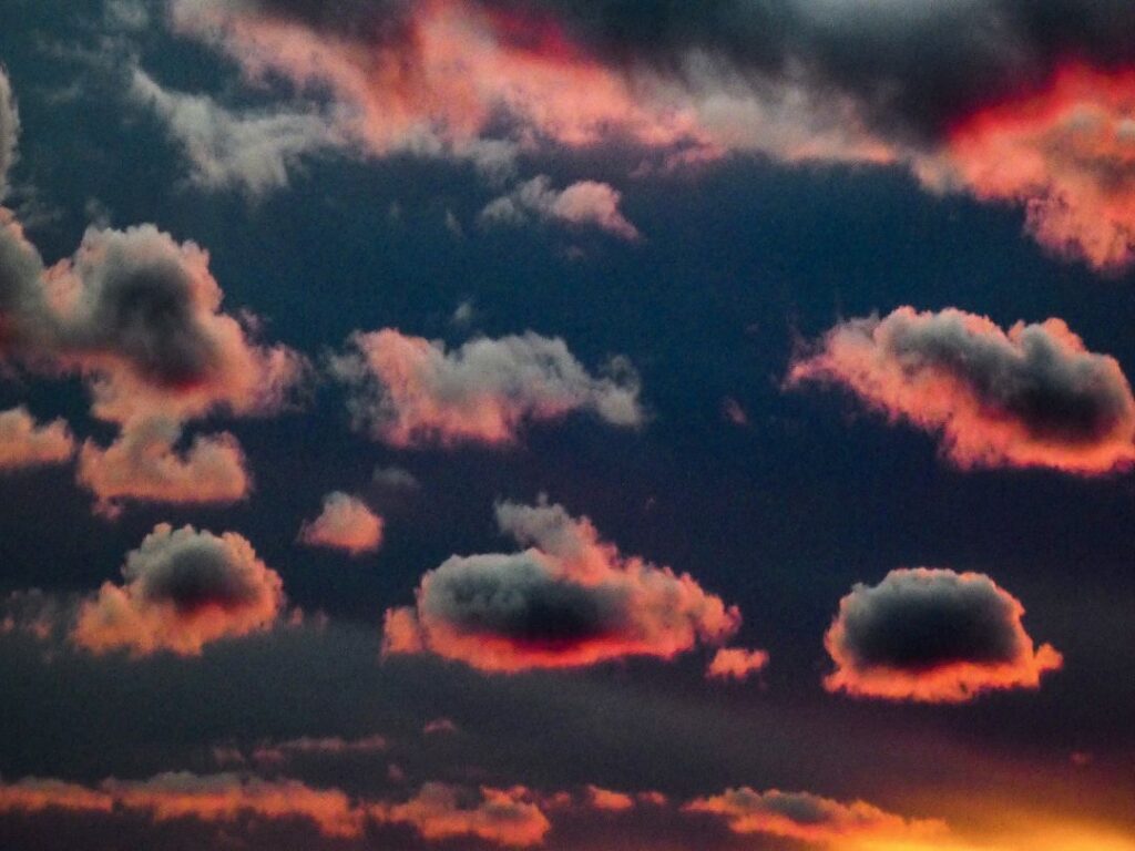 clouds-at-sunset-2023-11-27-05-24-59-utc